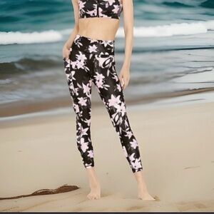 Victoria's Secret Women’s Size 4 High Rise Essential Black Floral Print Leggings